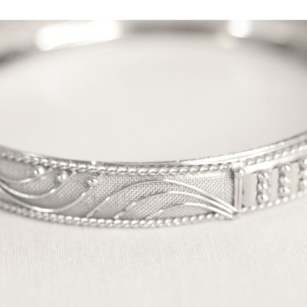 💎Silver Tone Bangle Bracelet Ornate Filagree Overlay